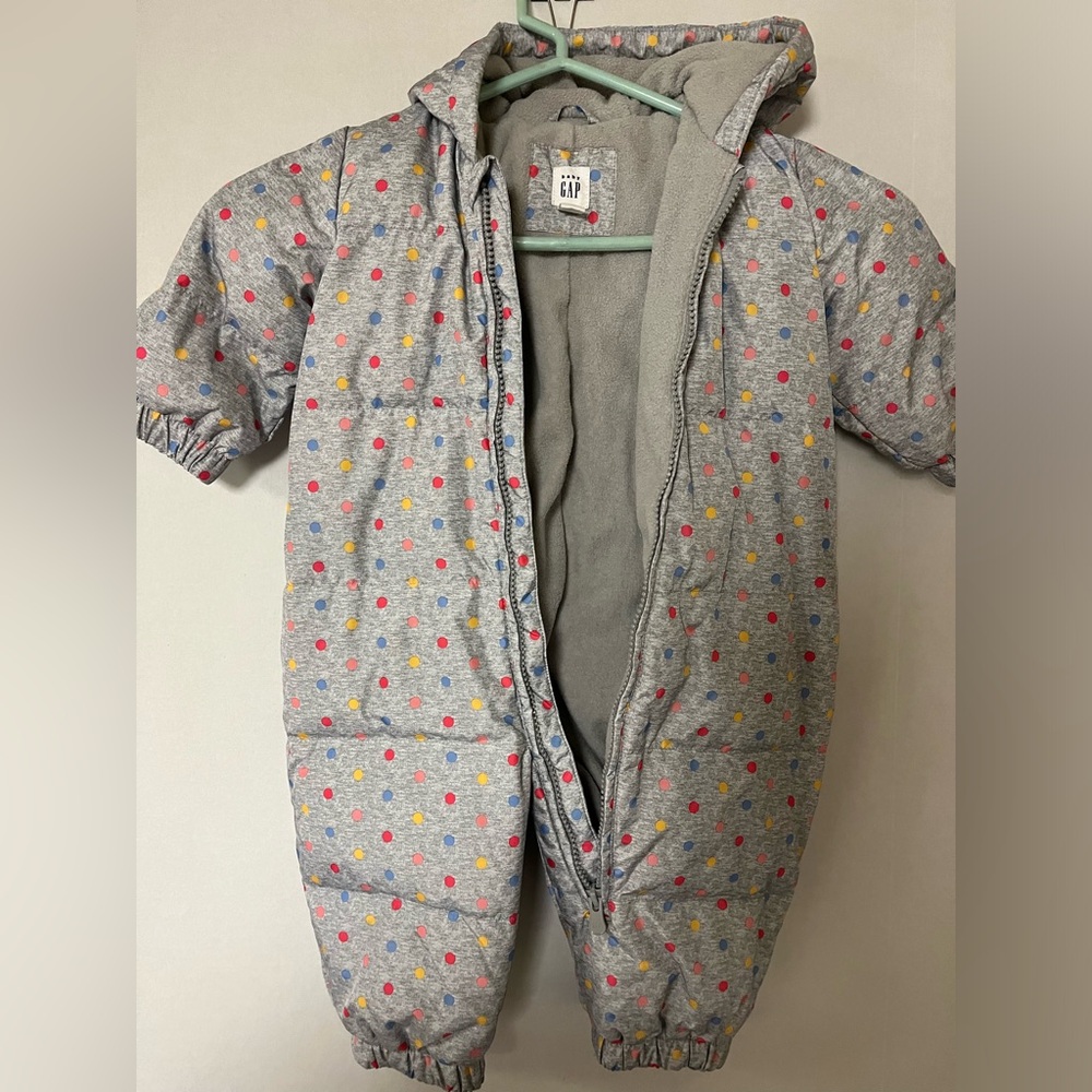 GAP Gray Snowsuit with Polka Dots 6-12 Mos with hood and footies